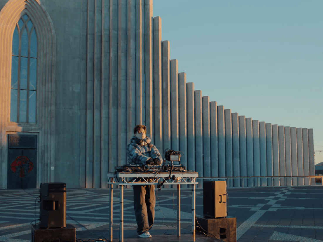 I'M NOT A DJ Long Sleeve T-Shirt