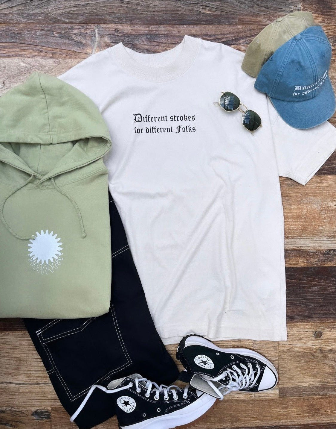 Converse streetwear outfit, fit check. With cap, hoodie, raybans, t-shirt and cargo pants
